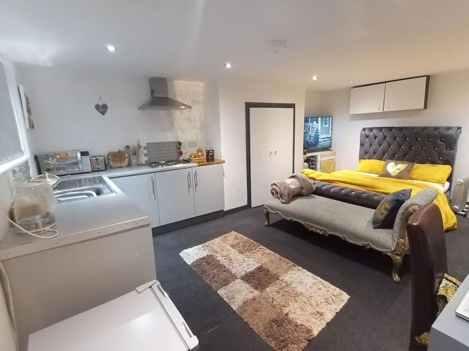 리즈 A Cosy Deluxe Size Studio With Queen Size And Sofa Bed 아파트 외부 사진