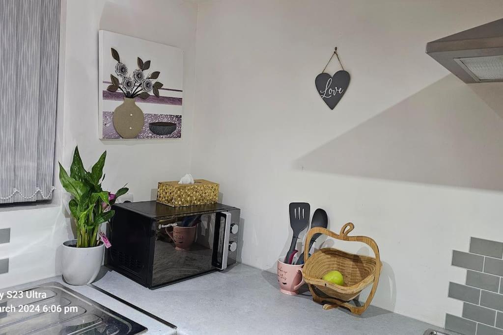 리즈 A Cosy Deluxe Size Studio With Queen Size And Sofa Bed 아파트 외부 사진