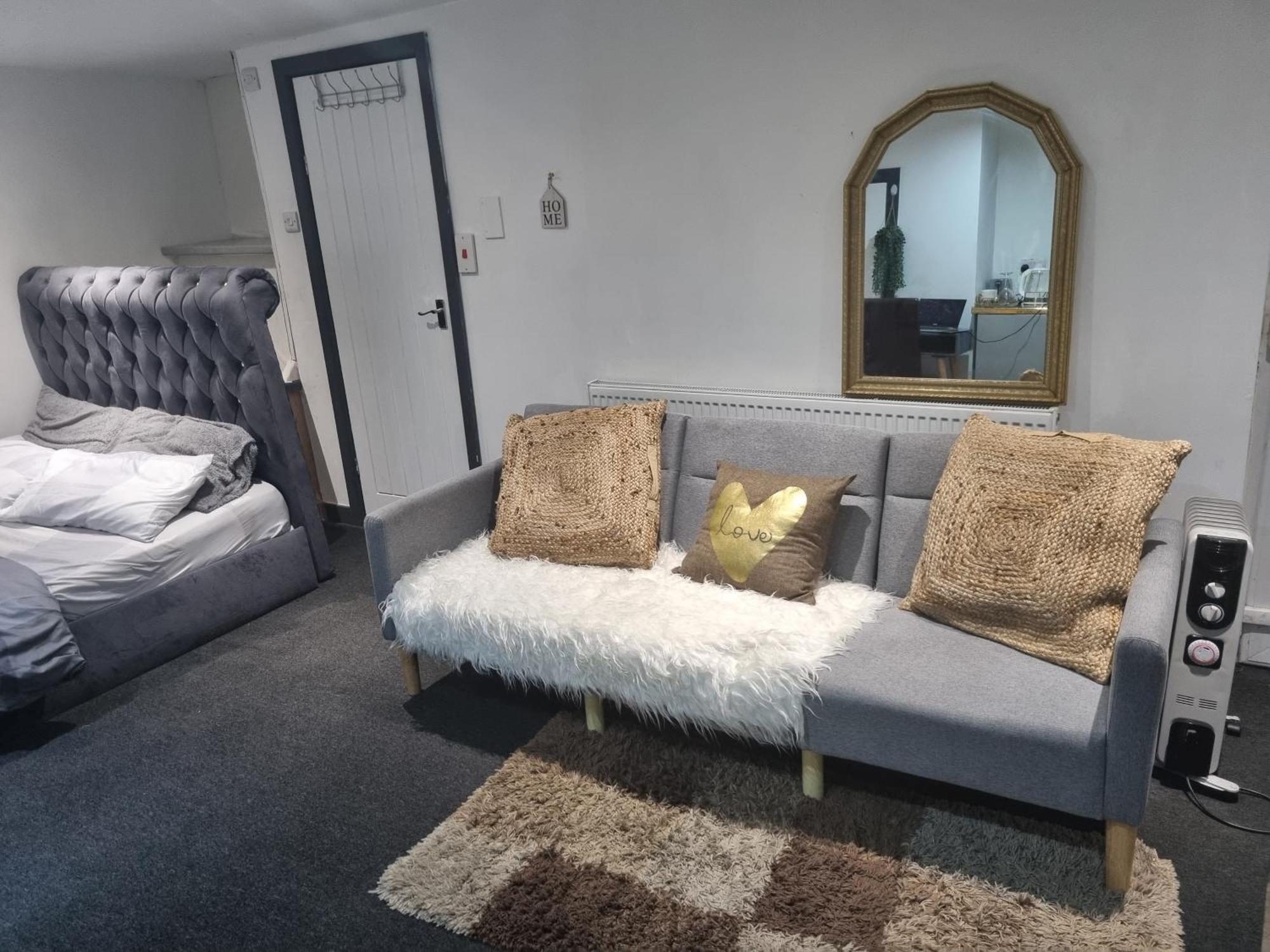 리즈 A Cosy Deluxe Size Studio With Queen Size And Sofa Bed 아파트 외부 사진