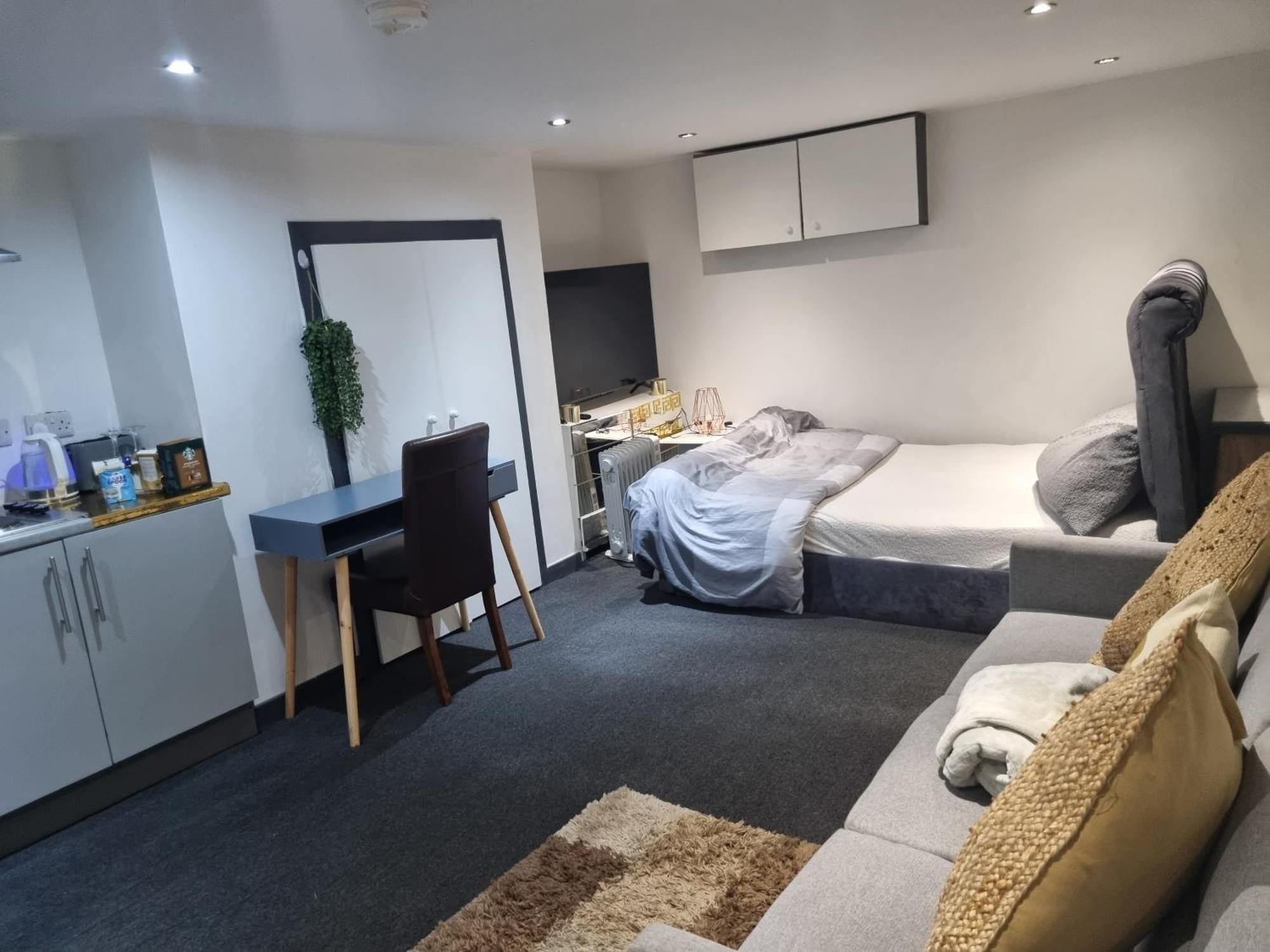 리즈 A Cosy Deluxe Size Studio With Queen Size And Sofa Bed 아파트 외부 사진