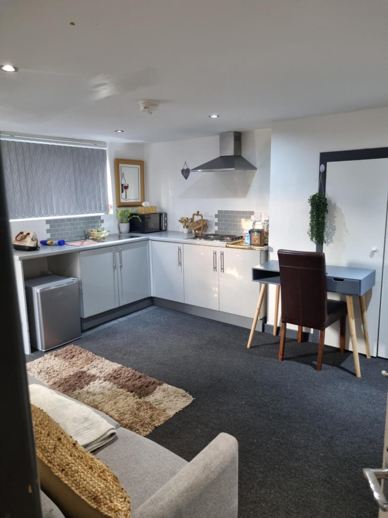 리즈 A Cosy Deluxe Size Studio With Queen Size And Sofa Bed 아파트 외부 사진